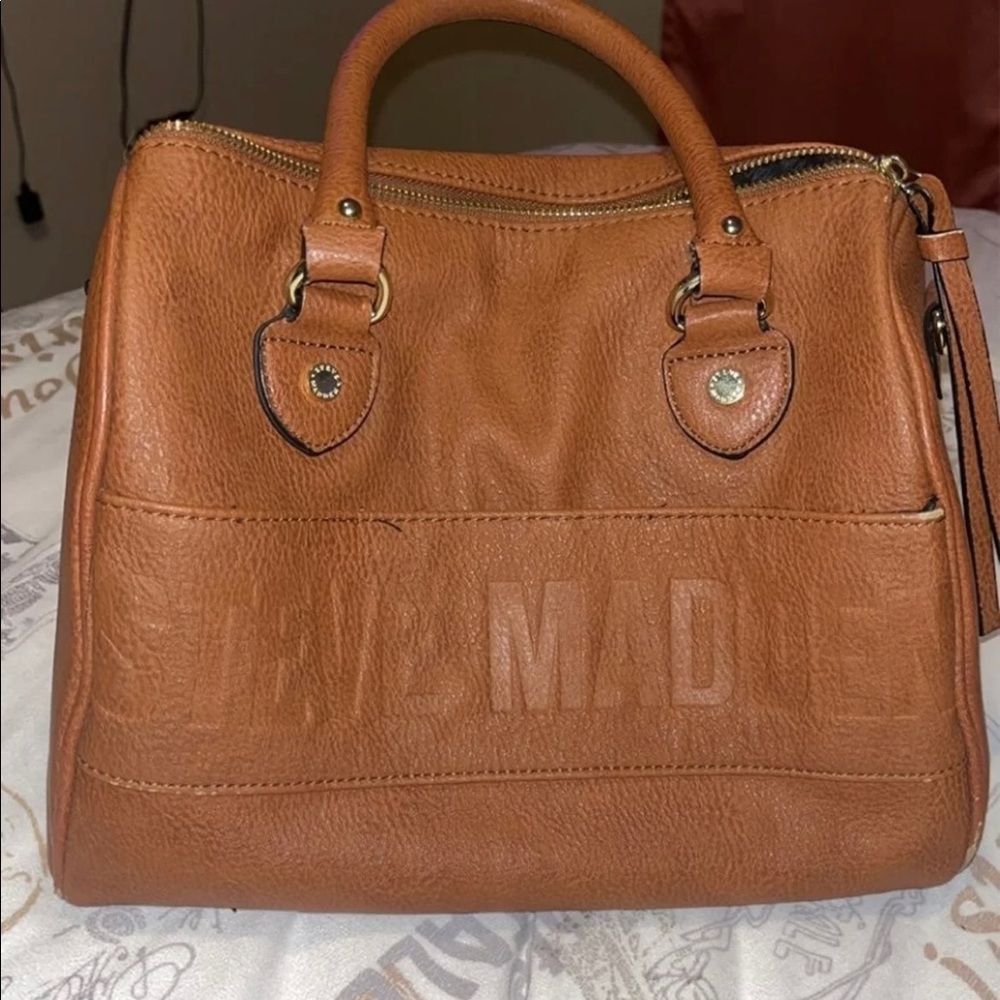 Steve Madden purse no stains good condition 
Please see last picture
